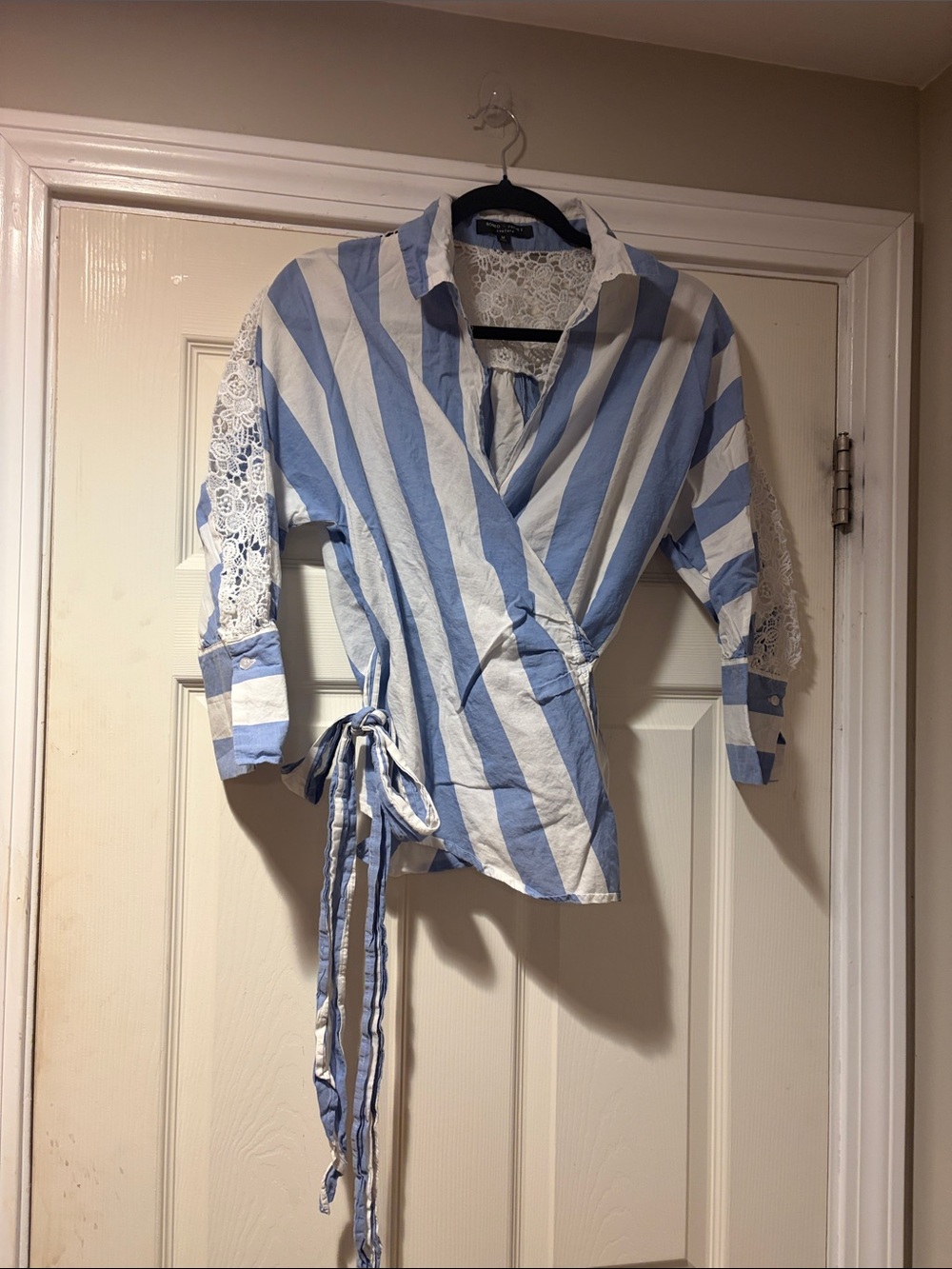 Romeo & Juliet Couture Blue & White Striped Lace-Sleeve Wrap Top